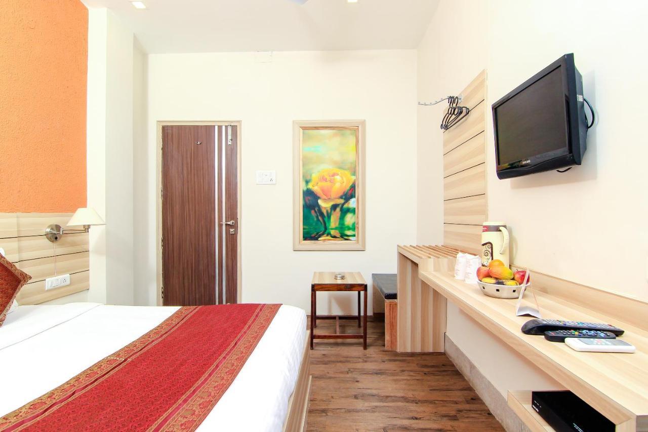Hotel R B International Varanasi Exterior foto